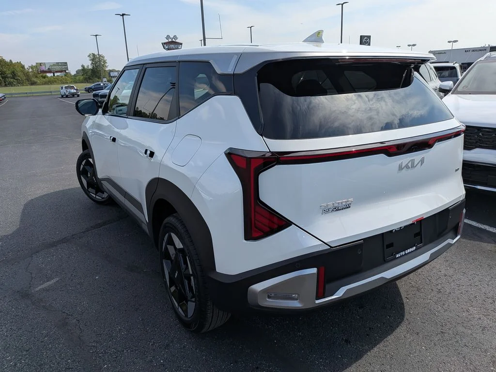 New 2027 Snow White Pearl Kia S image 32