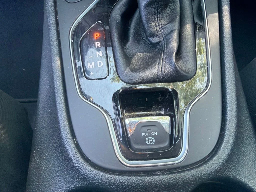 Used 2019 Gray Jeep Limited image 27