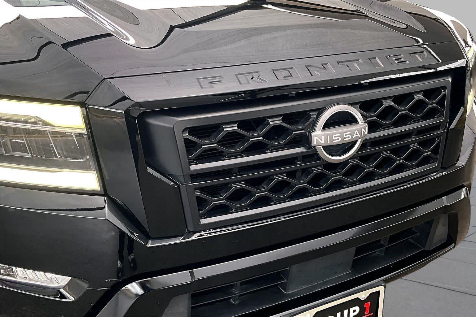 Used 2023 Super Black Nissan SV image 29