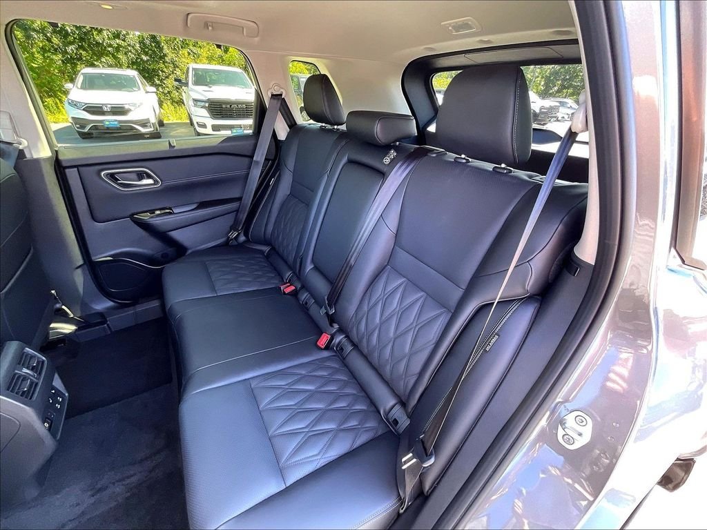 Used 2025 Gun Metallic Nissan Platinum image 14