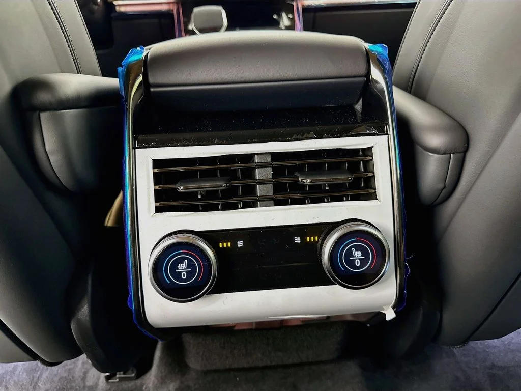 New 2026 Carpathian Grey Land Rover Dynamic SE image 27
