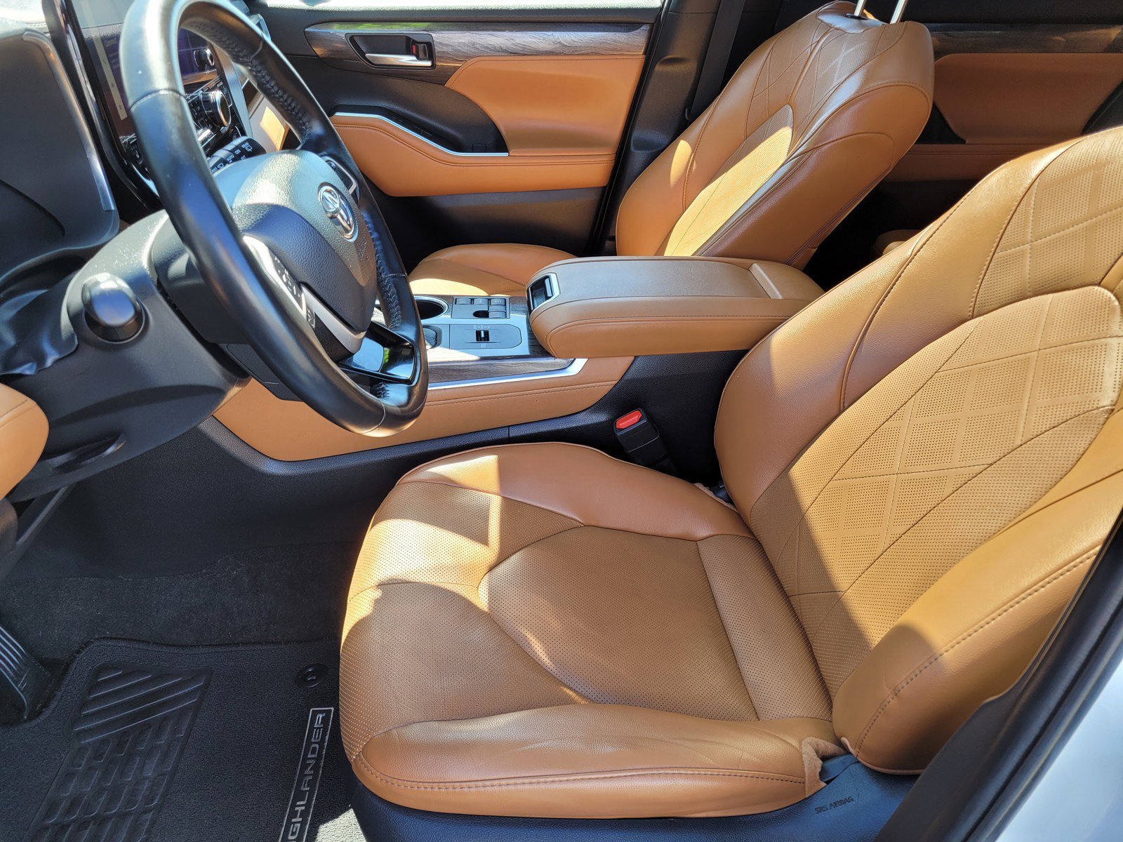 Used 2023 White Toyota  image 15