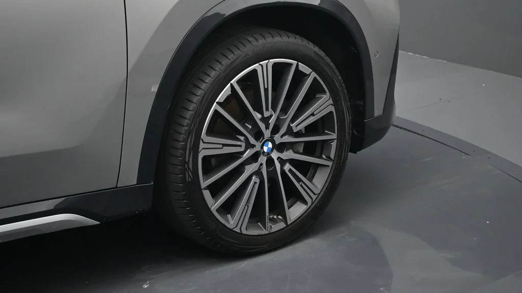 Used 2026 Silver BMW xDrive28i image 6