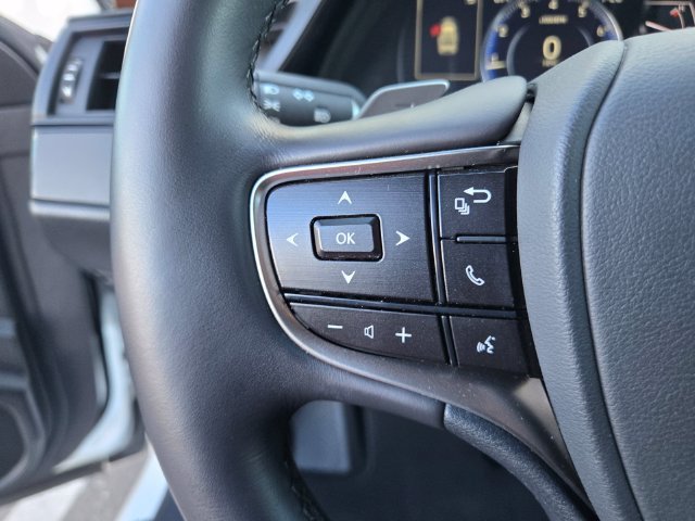 Used 2025 White Lexus 350 image 19