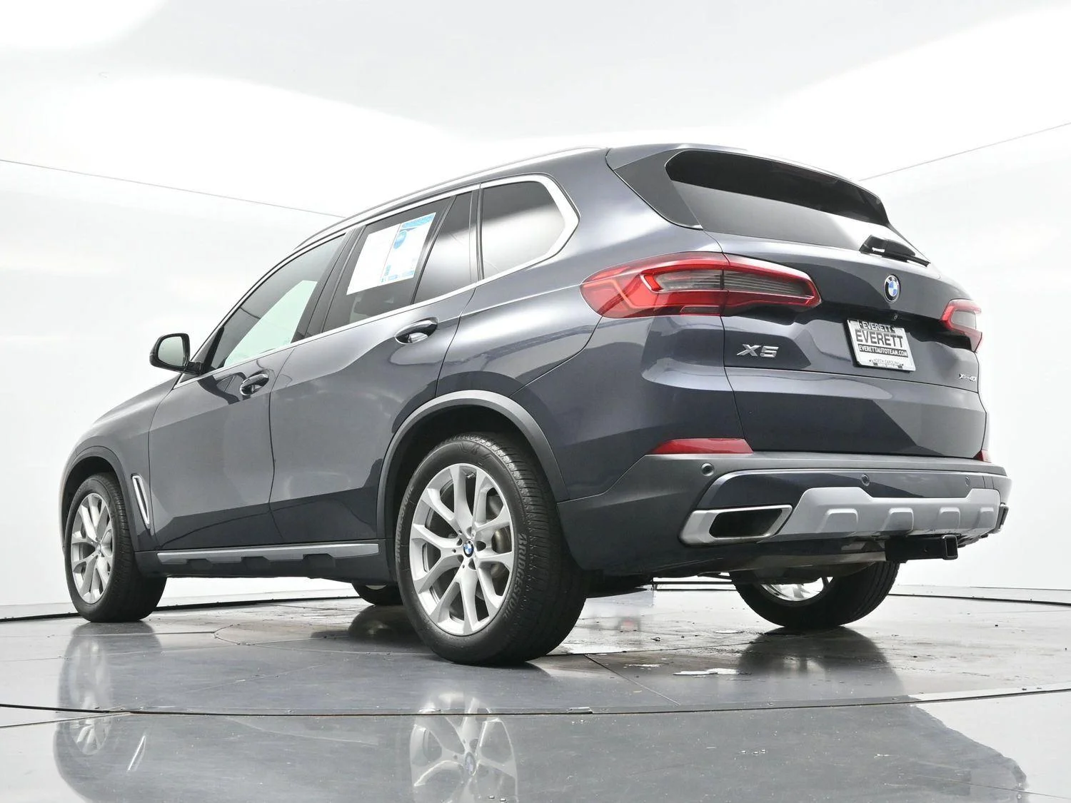 Used 2019 Arctic Gray Metallic BMW xDrive40i image 57