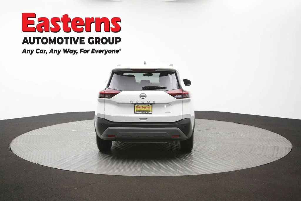 Used 2023 White Nissan S image 39