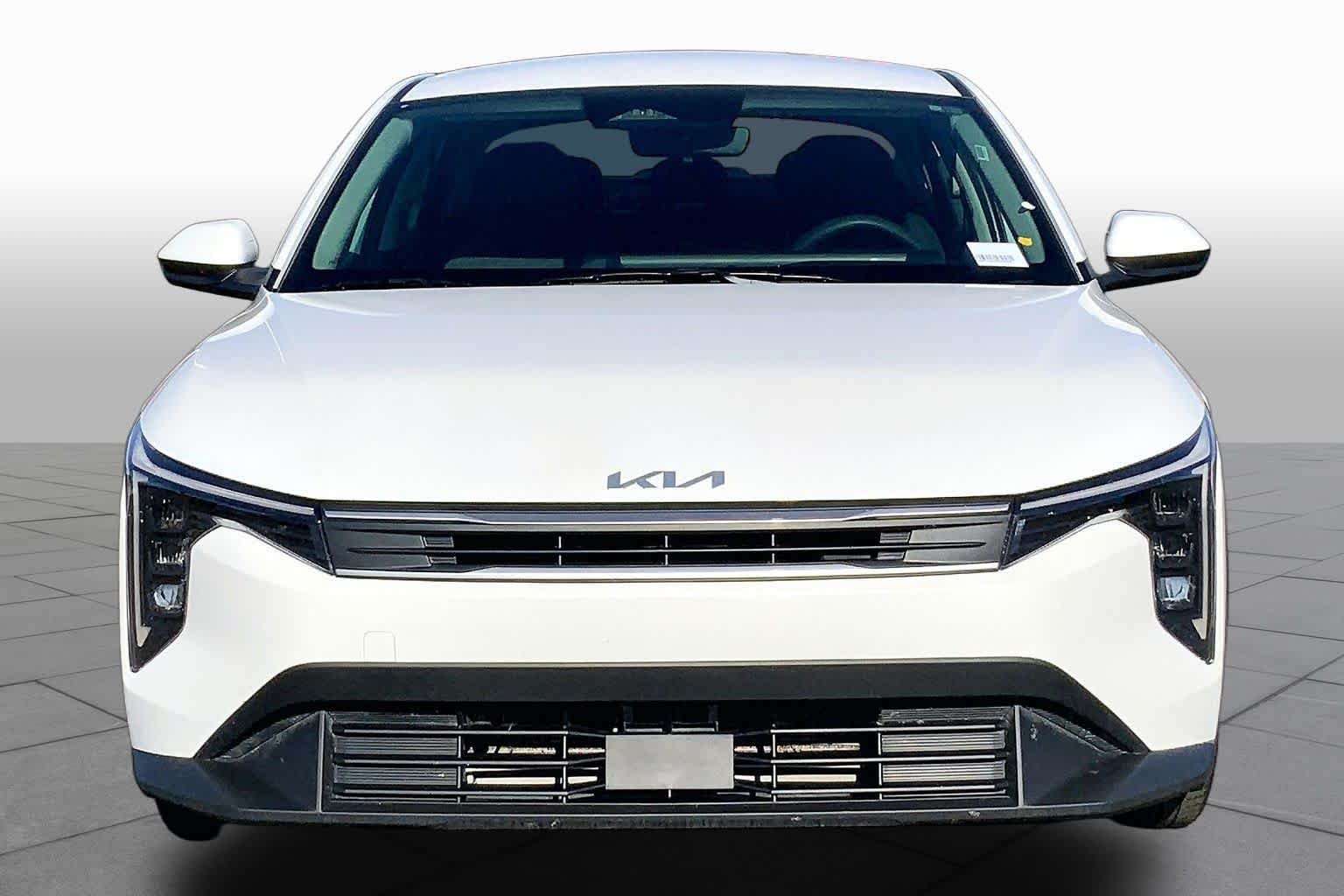 Used 2025 Snow White Pearl Kia LXS image 4