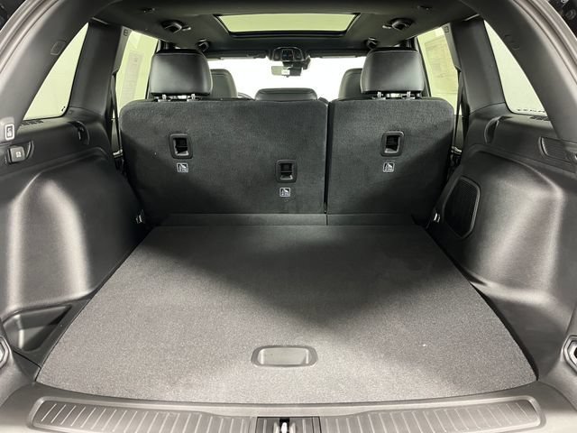 New 2027 High-Gloss Black Paint Jeep Limited Reserve image 9