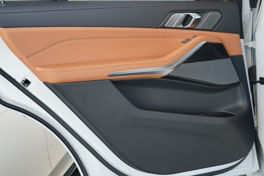 New 2027 Mineral White Metallic BMW xDrive40i image 32