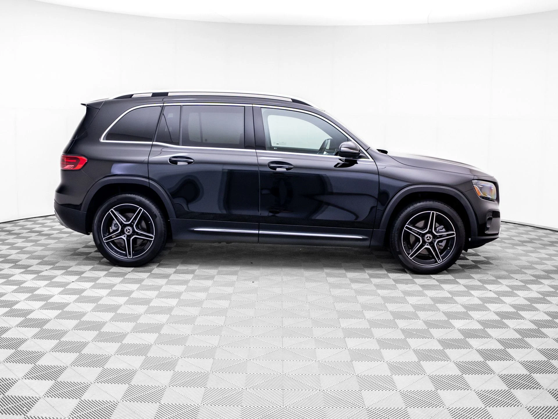 Used 2026 Black Mercedes-Benz GLB 250 image 6