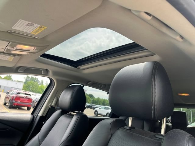 Used 2020 Snowflake White Pearl Mica Mazda Touring image 13