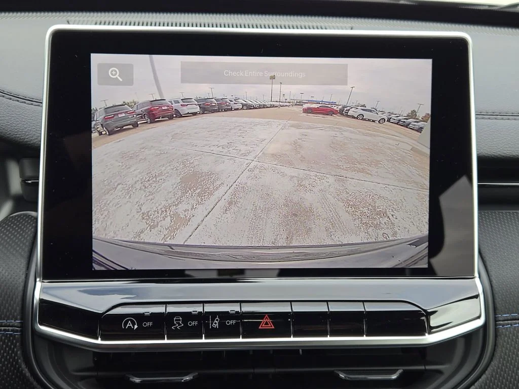 New 2026 Diamond Black Crystal Pearlcoat Jeep Latitude Altitude image 15