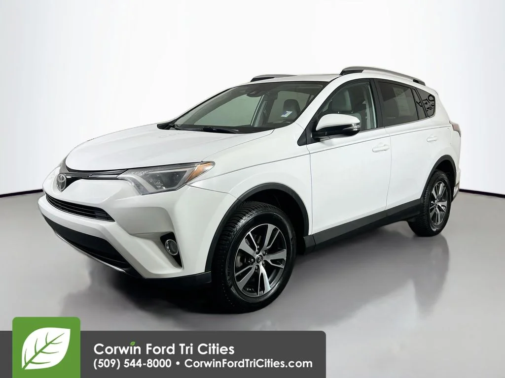 Used 2017 Super White Toyota XLE image 5