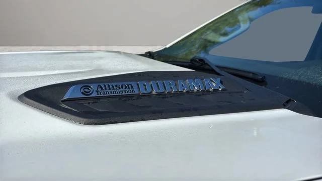 Used 2025 Summit White Chevrolet LT image 38