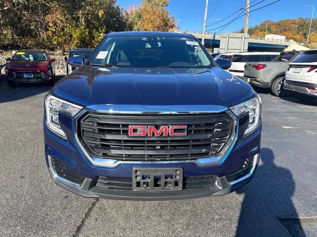 Used 2023 Marine Metallic GMC SLE image 2