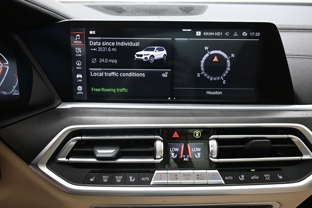 Used 2022 White BMW xDrive40i image 9