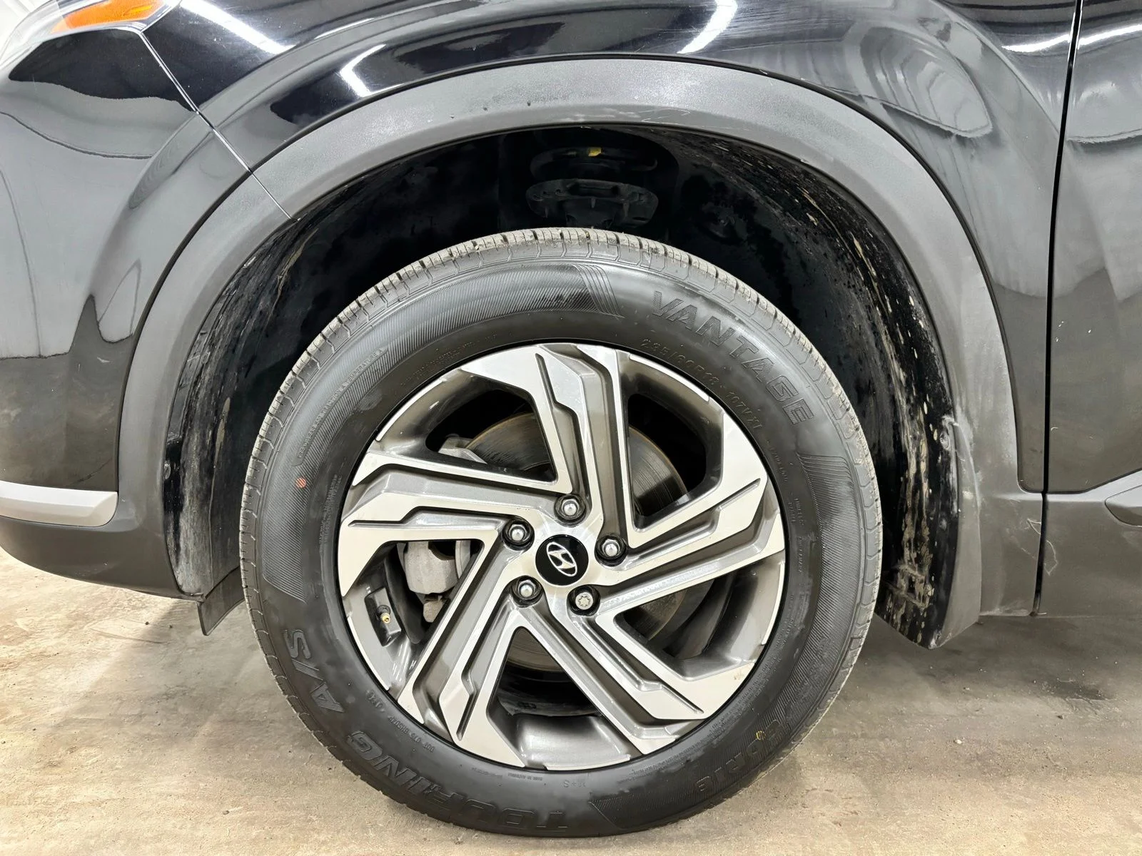 Used 2023 Black Hyundai SEL image 9