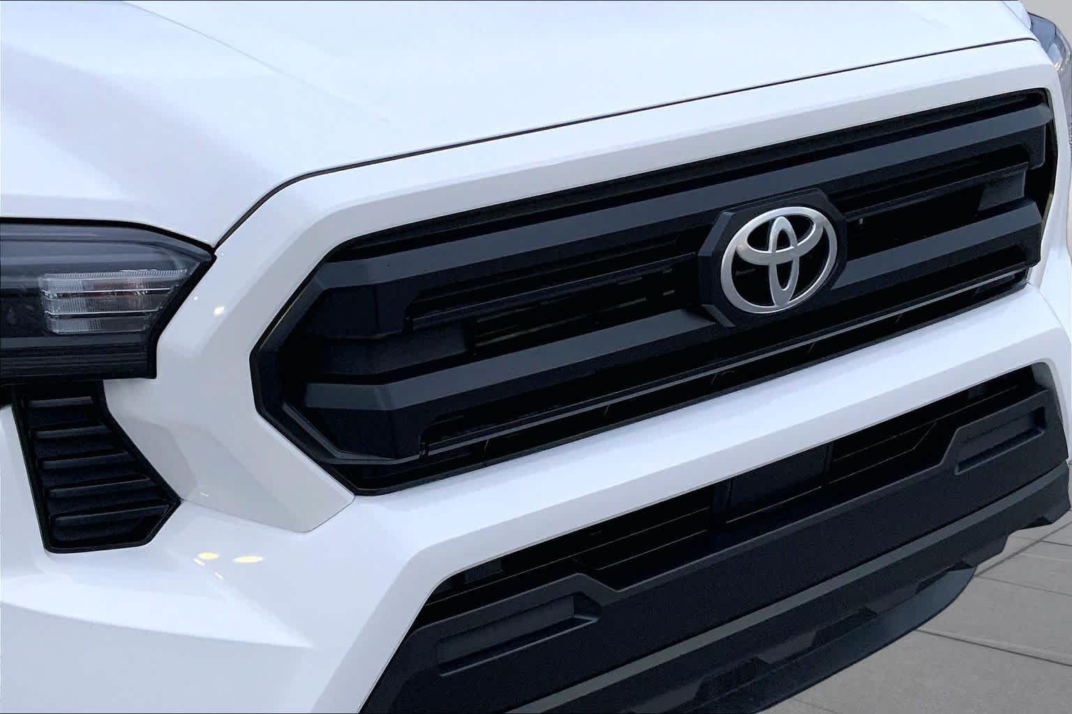 Used 2025 Ice Cap Toyota SR image 29