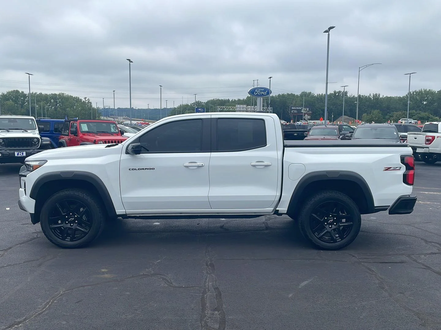 Used 2024 Summit White Chevrolet 4WD Z71 image 2