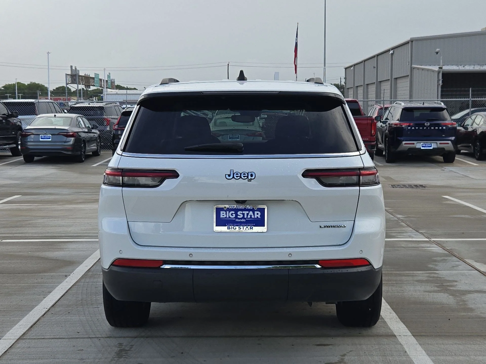 Used 2023 Bright White Clearcoat Jeep Laredo image 4