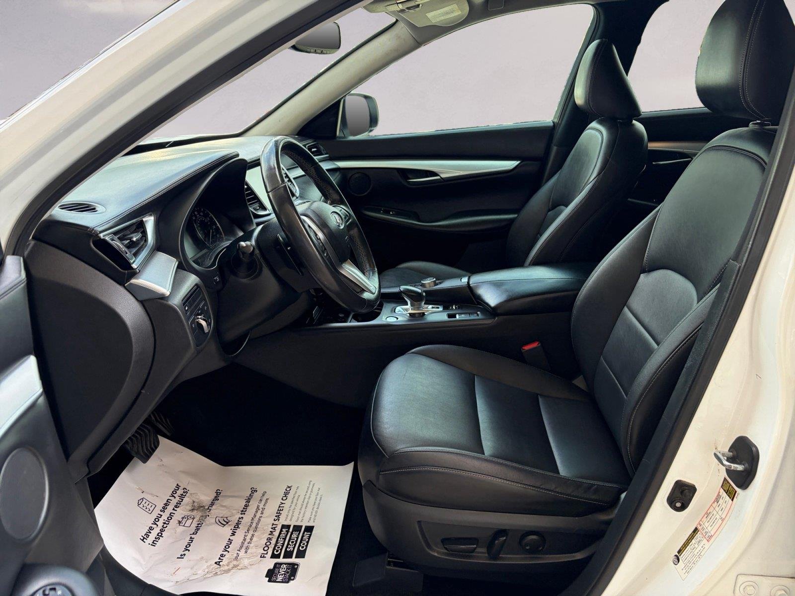 Used 2019 Lunar White INFINITI LUXE image 9