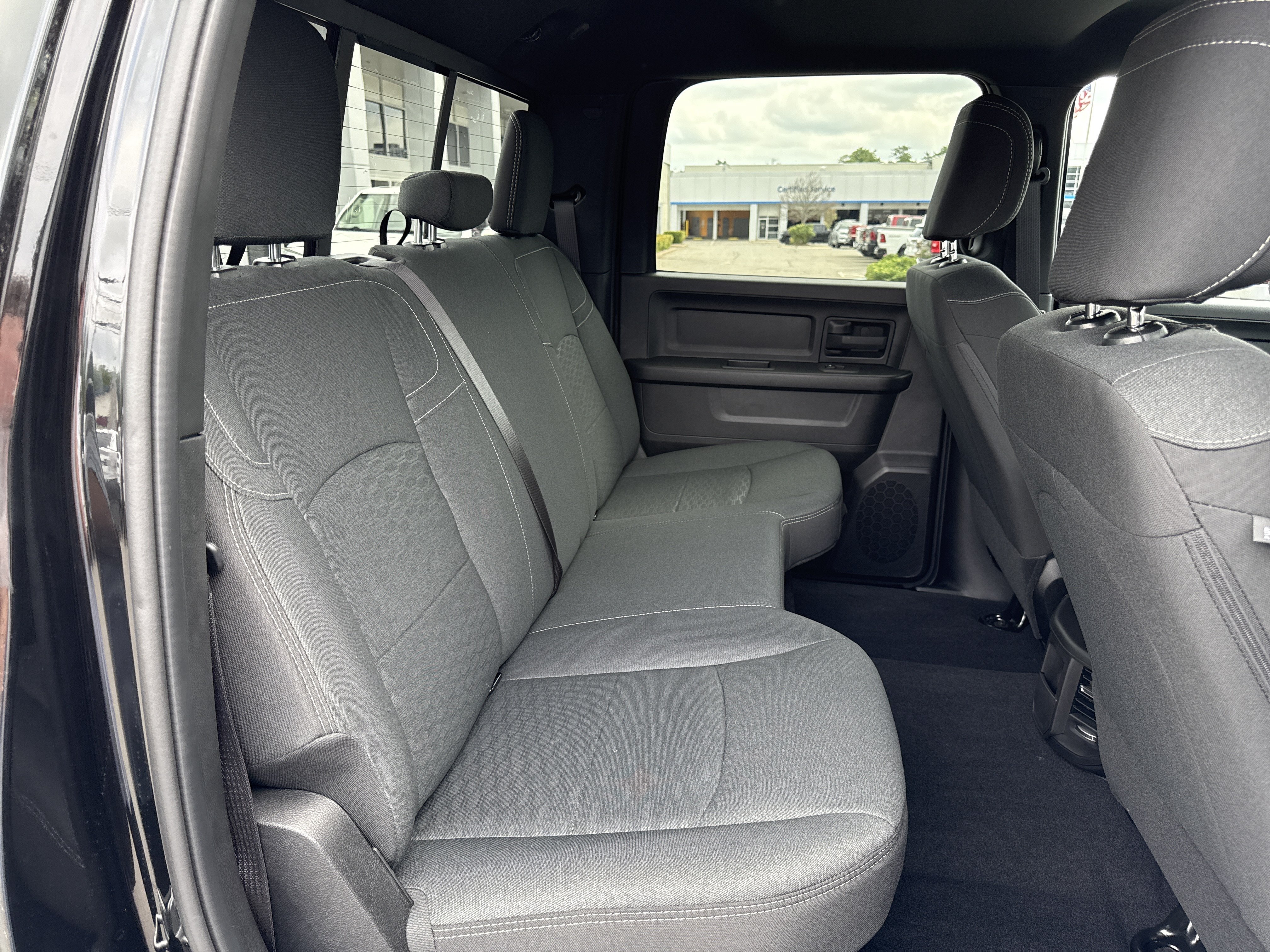 New 2026 Diamond Black Crystal Pearl-Coat Exterior Paint RAM Tradesman image 15