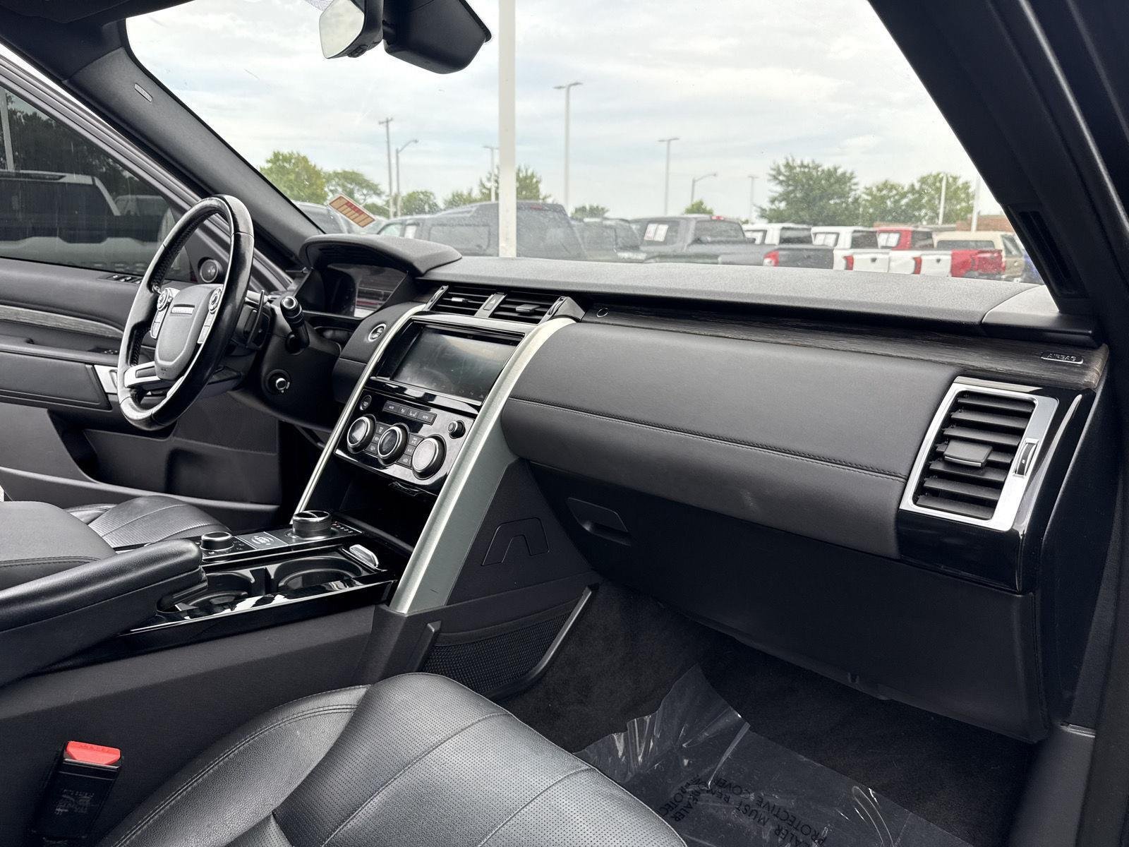 Used 2018 Santorini Black Metallic Land Rover HSE image 26