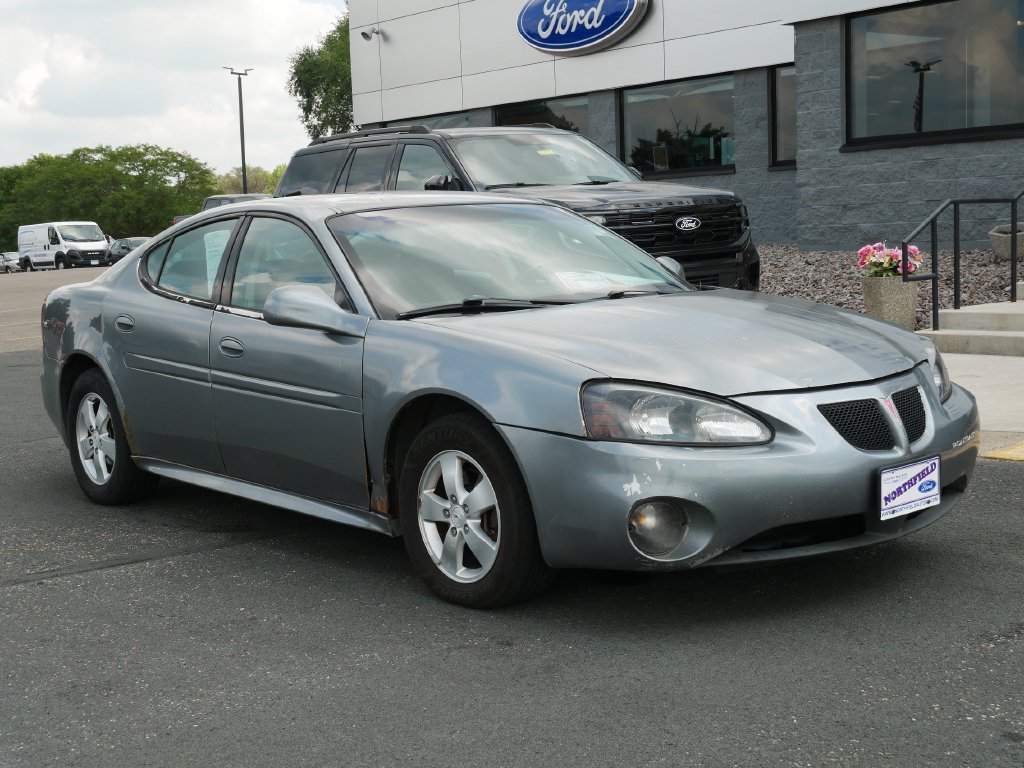 Used 2008 Pontiac Grand Prix GP with VIN 2G2WP552981168575 for sale in Northfield, Minnesota