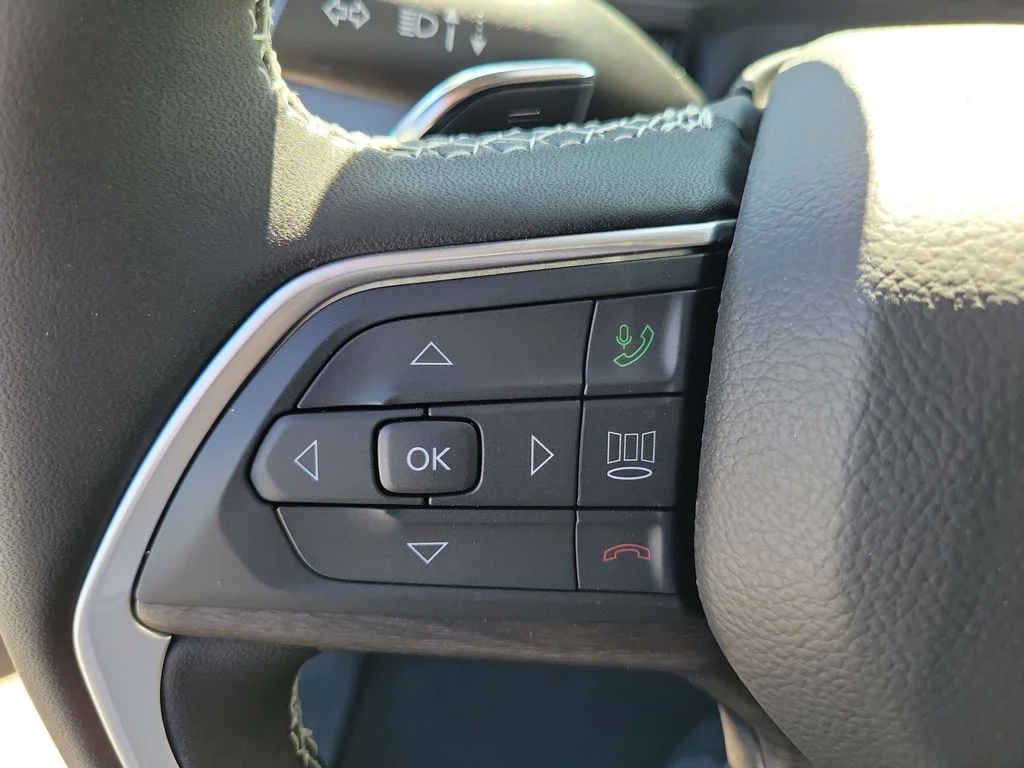 New 2026 Silver Zynith Exterior Paint Jeep Altitude image 5