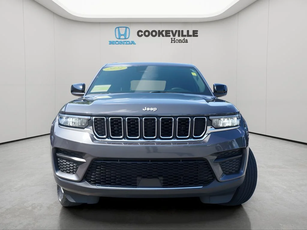 Used 2024 Baltic Gray Metallic Clearcoat Jeep Laredo image 4