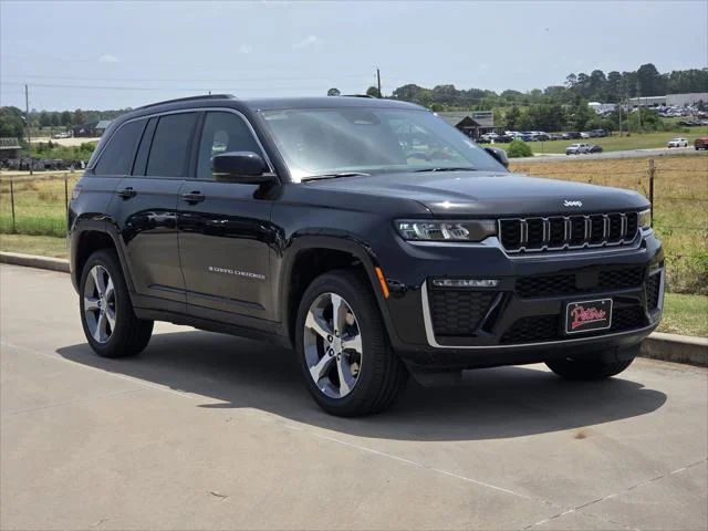 New 2026 Diamond Black Crystal Pearl-Coat Exterior Paint Jeep Limited image 1