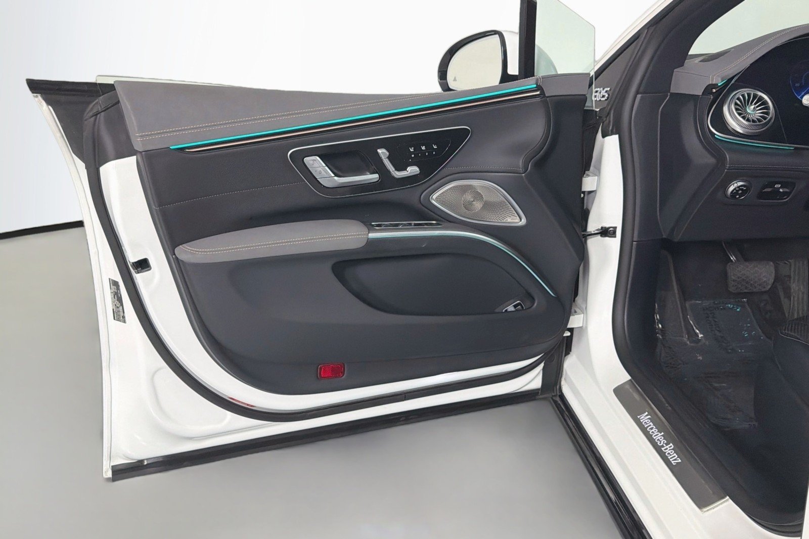 Certified Used 2024 Polar White Mercedes-Benz EQS 450+ image 23
