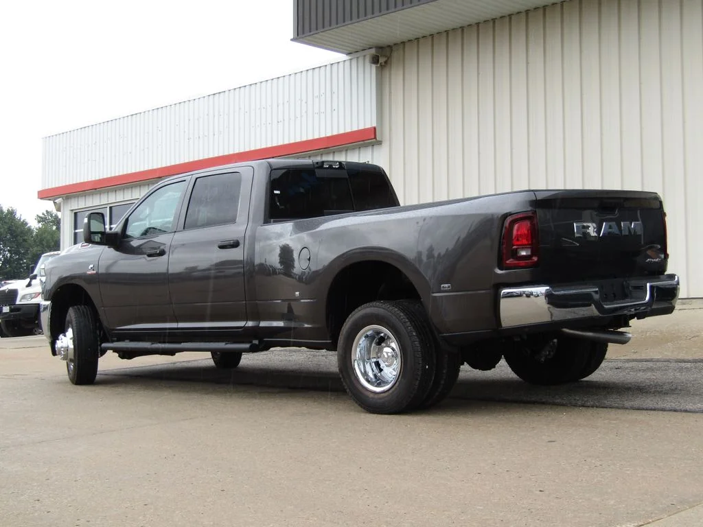 New 2026 Granite Crystal Metallic Clear-Coat Exterior Paint RAM Tradesman image 10