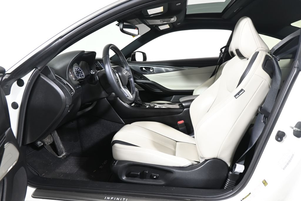 Certified Used 2022 White INFINITI LUXE image 3