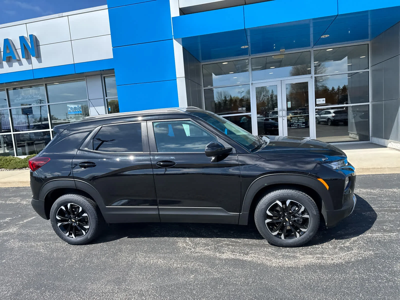 Used 2023 Chevrolet TrailBlazer LT with VIN KL79MPSL4PB112744 for sale in Cedarburg, WI