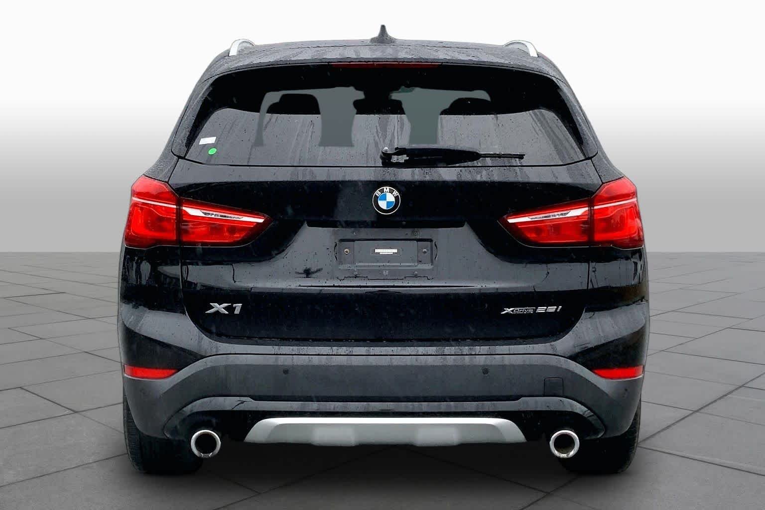 Used 2022 Jet Black BMW xDrive28i image 5