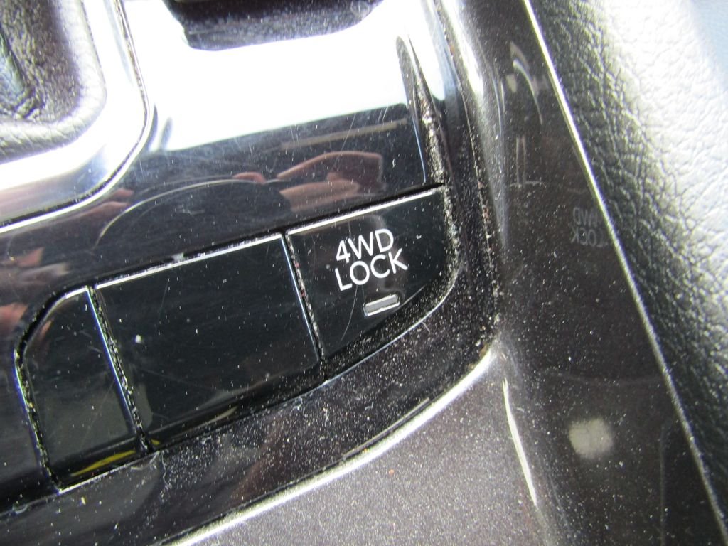 Used 2024 White Jeep Latitude image 23