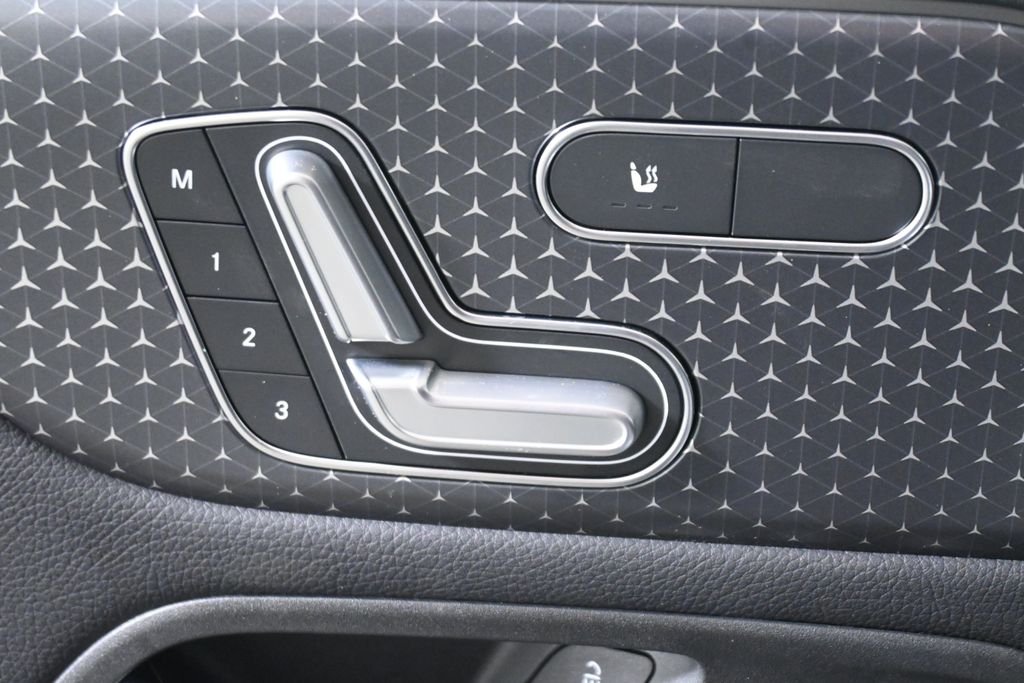 New 2026 Cirrus Silver Metallic Mercedes-Benz GLB 250 image 25