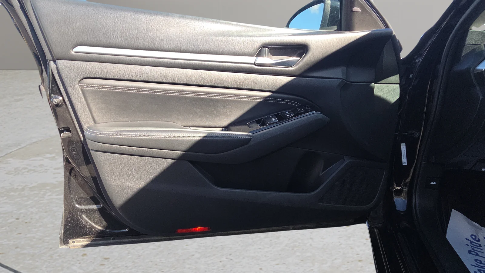 Used 2021 Black Nissan 2.5 SL image 32