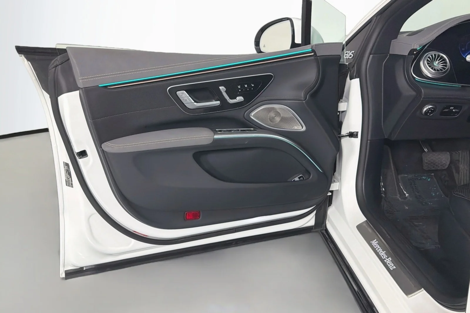 Certified Used 2024 Polar White Mercedes-Benz EQS 450+ image 23