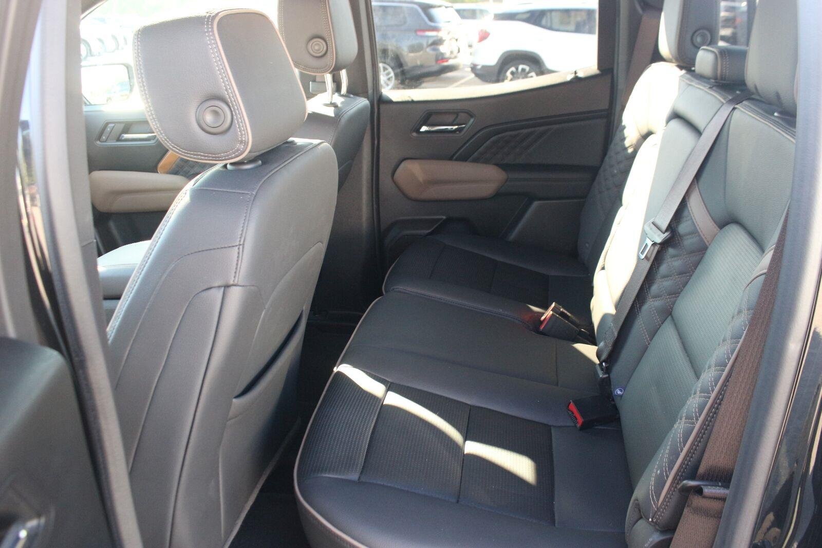 Used 2024 Onyx Black GMC Denali image 33
