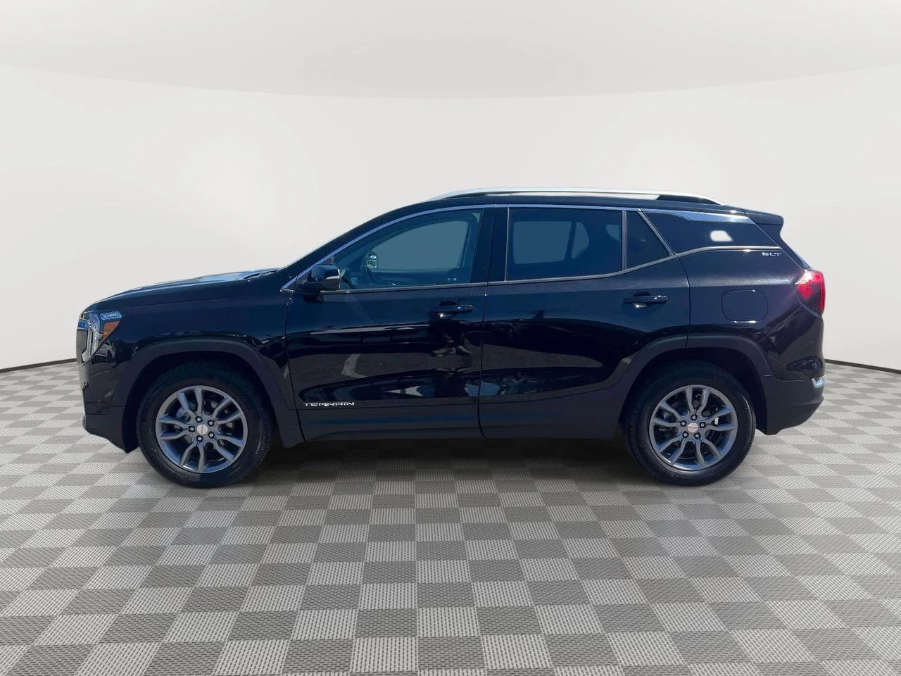 Used 2023 Ebony Twilight Metallic GMC AWD SLT image 7