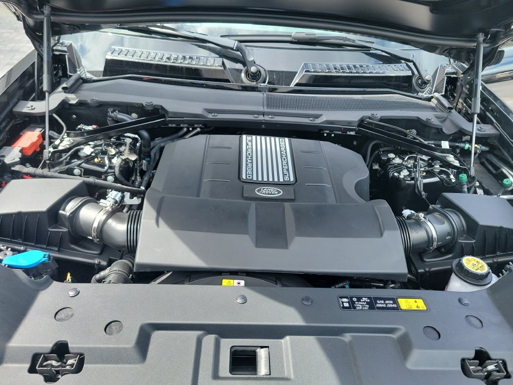 New 2026 Santorini Black Land Rover V8 image 29