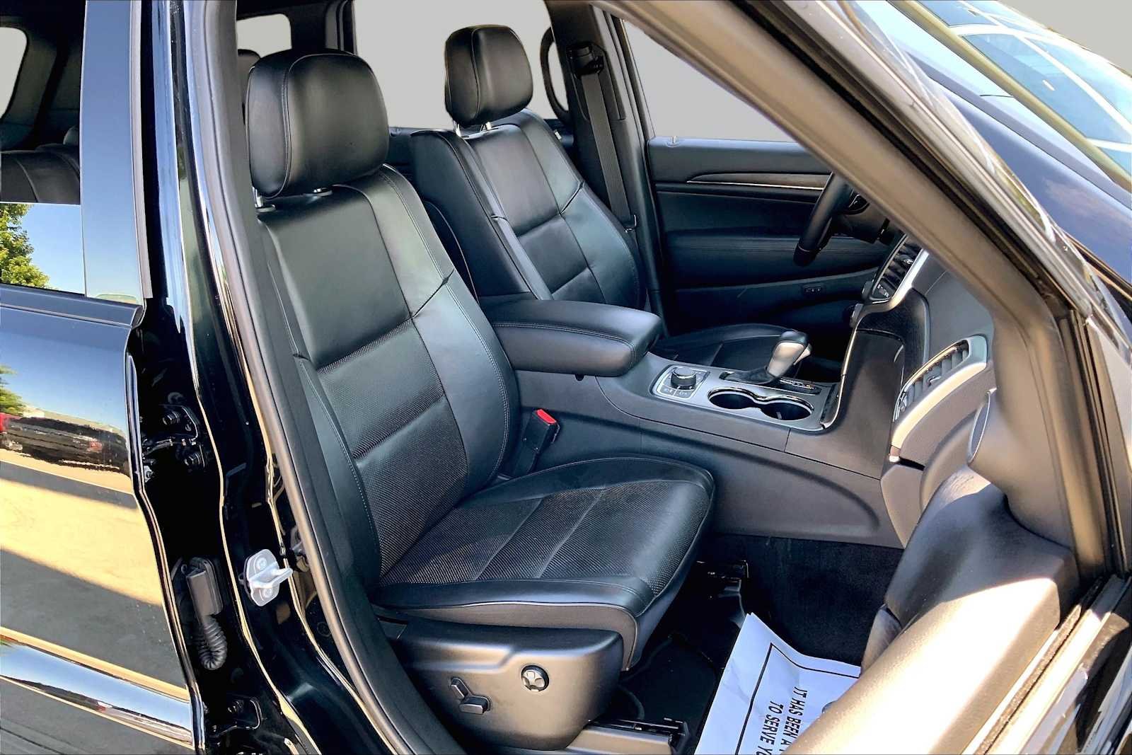 Used 2018 Diamond Black Crystal Pearlcoat Jeep High Altitude image 7