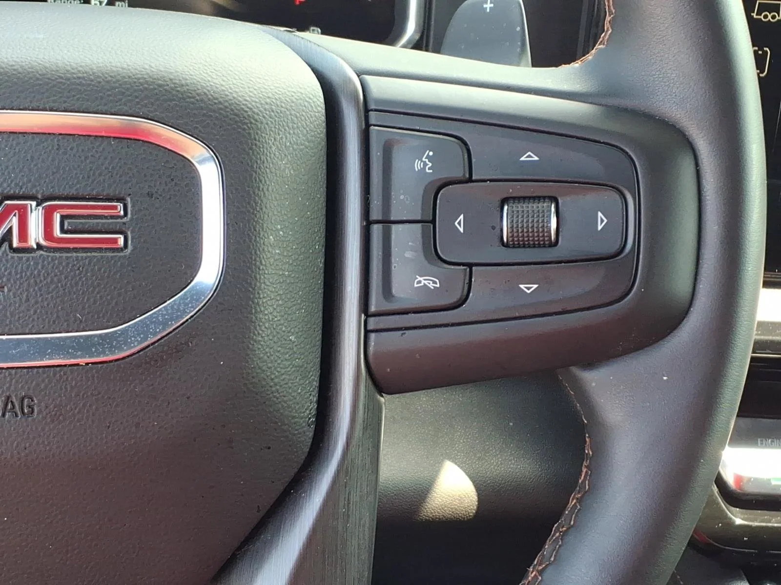 Used 2026 Summit White GMC AT4 image 18