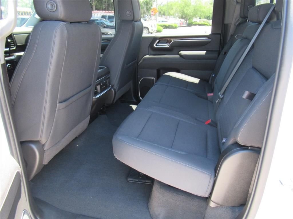 Used 2025 White GMC SLE image 34