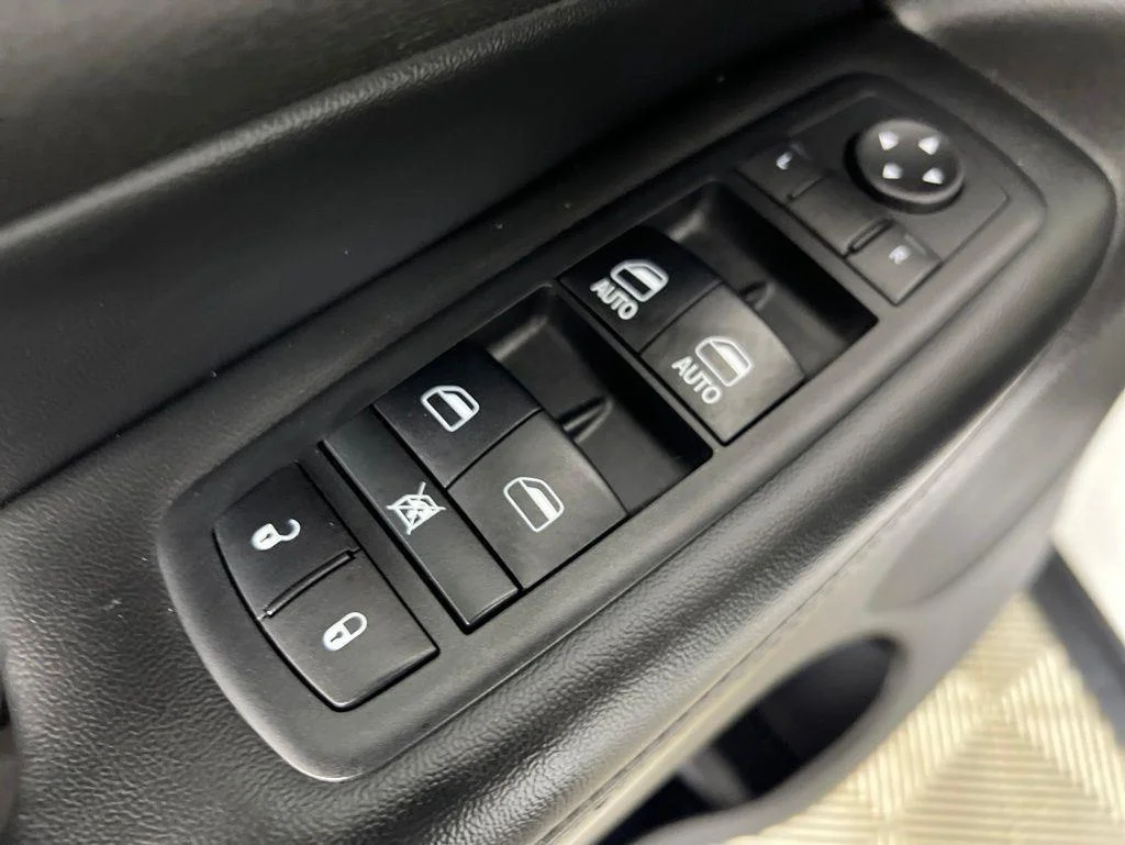 Used 2018 Bright White Clearcoat Jeep Limited image 15