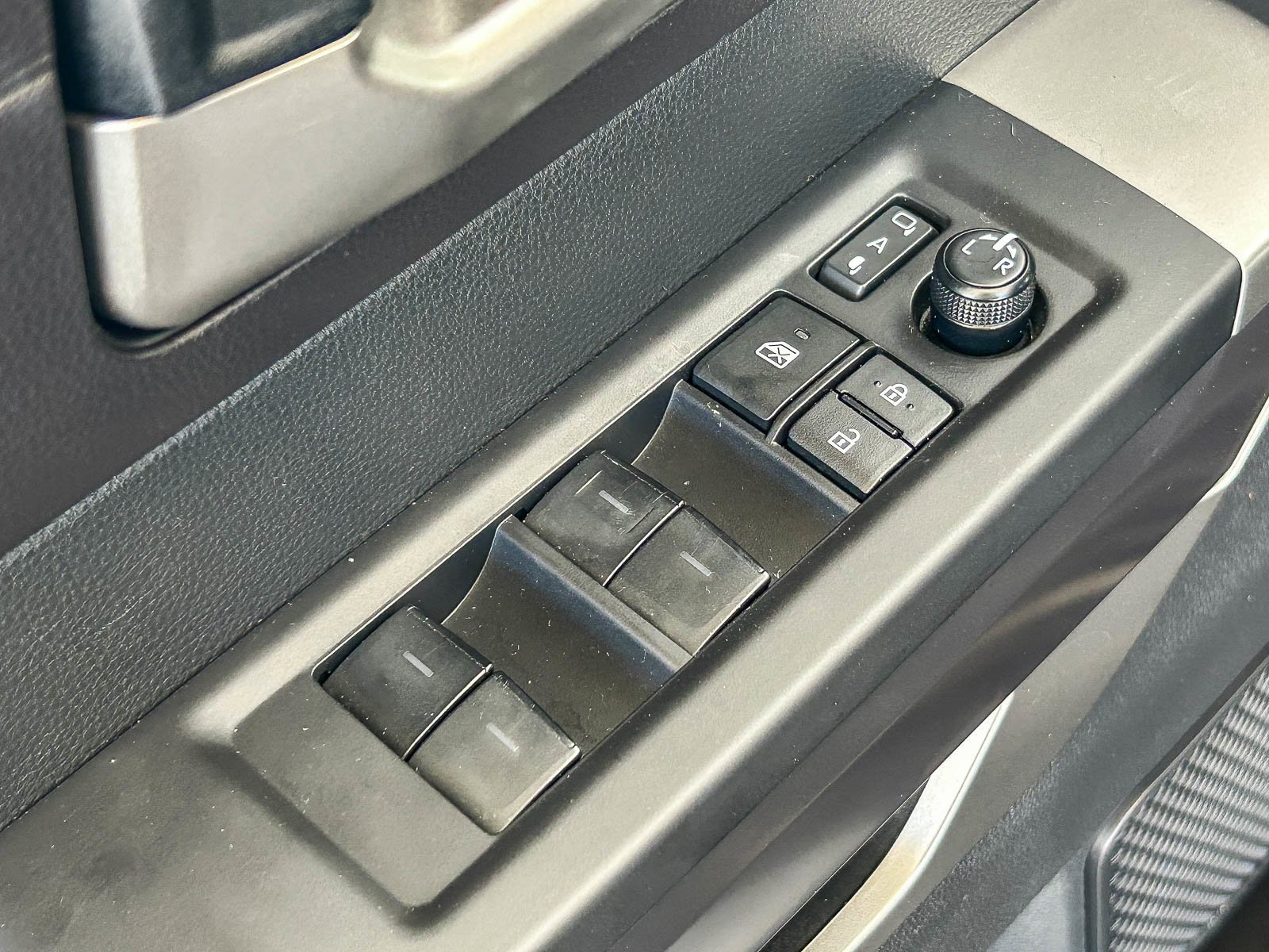 2025 Toyota Sequoia SR5 - Photo 25