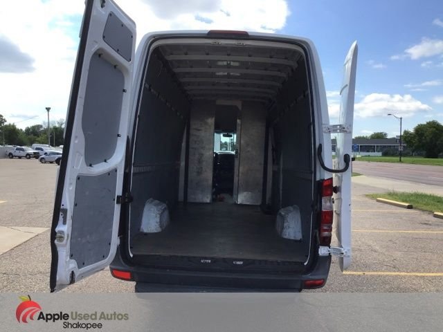 Used 2014 White Freightliner High Roof image 18