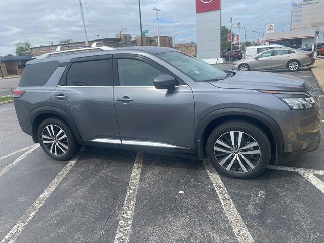 2024 Nissan Pathfinder Platinum 4WD's photo